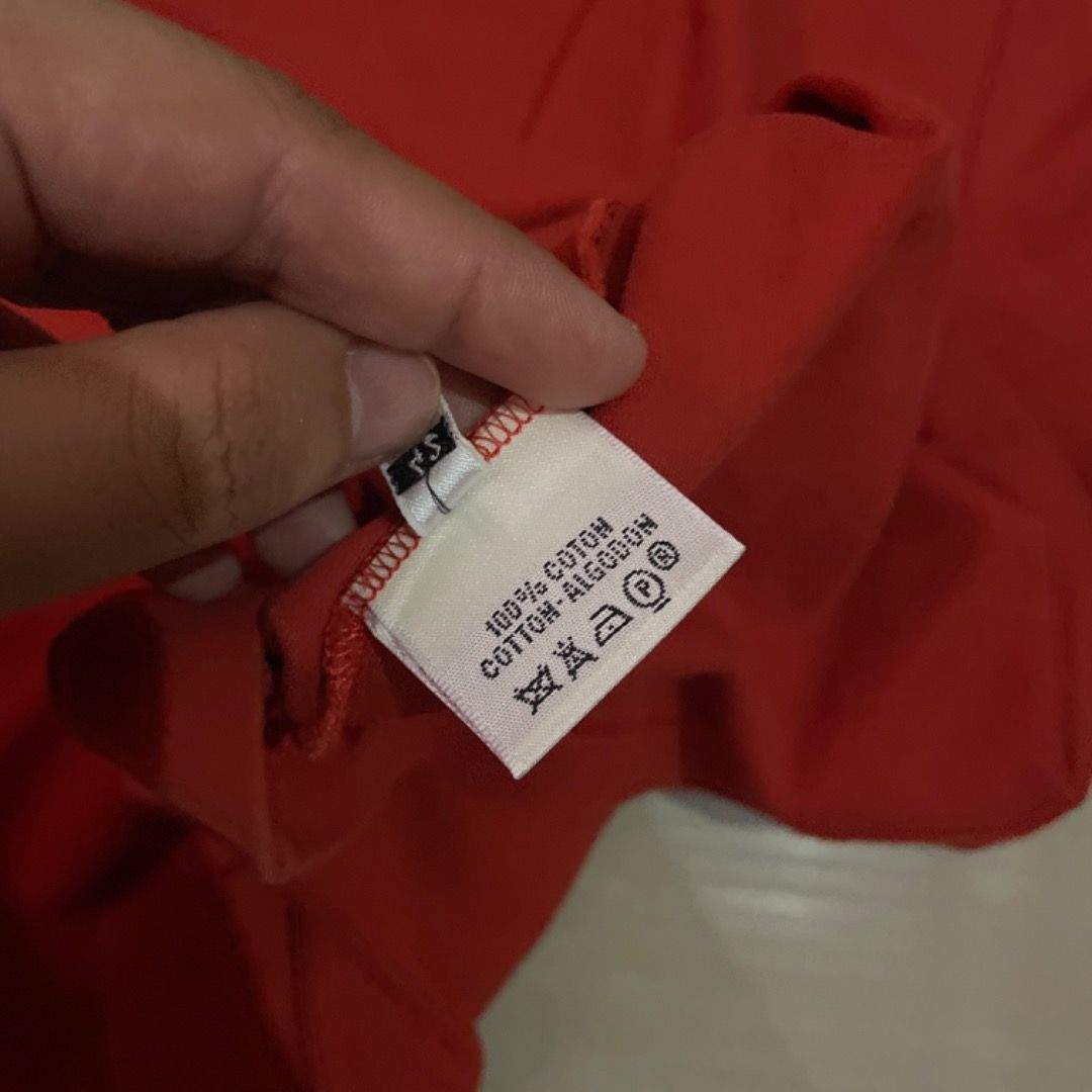 Hermes - Maison Margiela Plain Tshirt (Category: Luxury Apparel) located in Bacolod City. Submitted by caast.archives (Listing ID 1389620265, Image 3). Description: Hermes - Maison Margiela Plain Tshirt Authentic Size: Medium Condition: Excellent Flaw: Missing main tag.