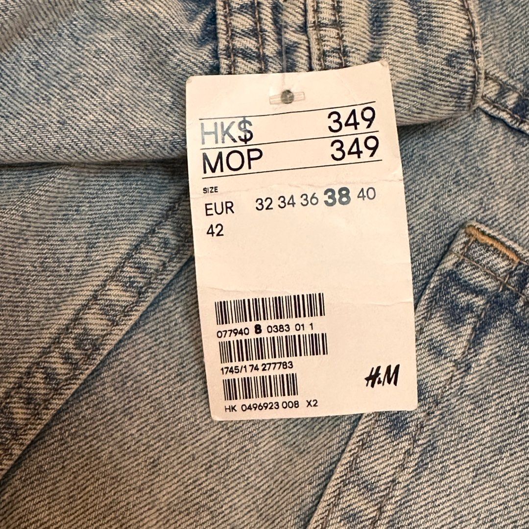 H&M DIVIDED Light Blue Denim Overalls Shorts (Category: Other Bottoms) located in Quezon City. Submitted by _crackle_ (Listing ID 1389523315, Image 3). Description: - Brand new, never been used before - Purchased in HK.