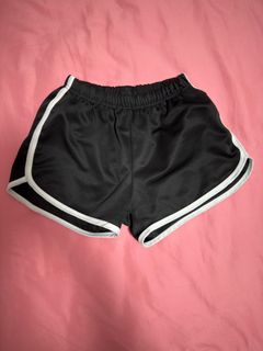 (Category: ) located in . Submitted by jesslynwardrobe (Listing ID 1389618626, Image 1). Description: .