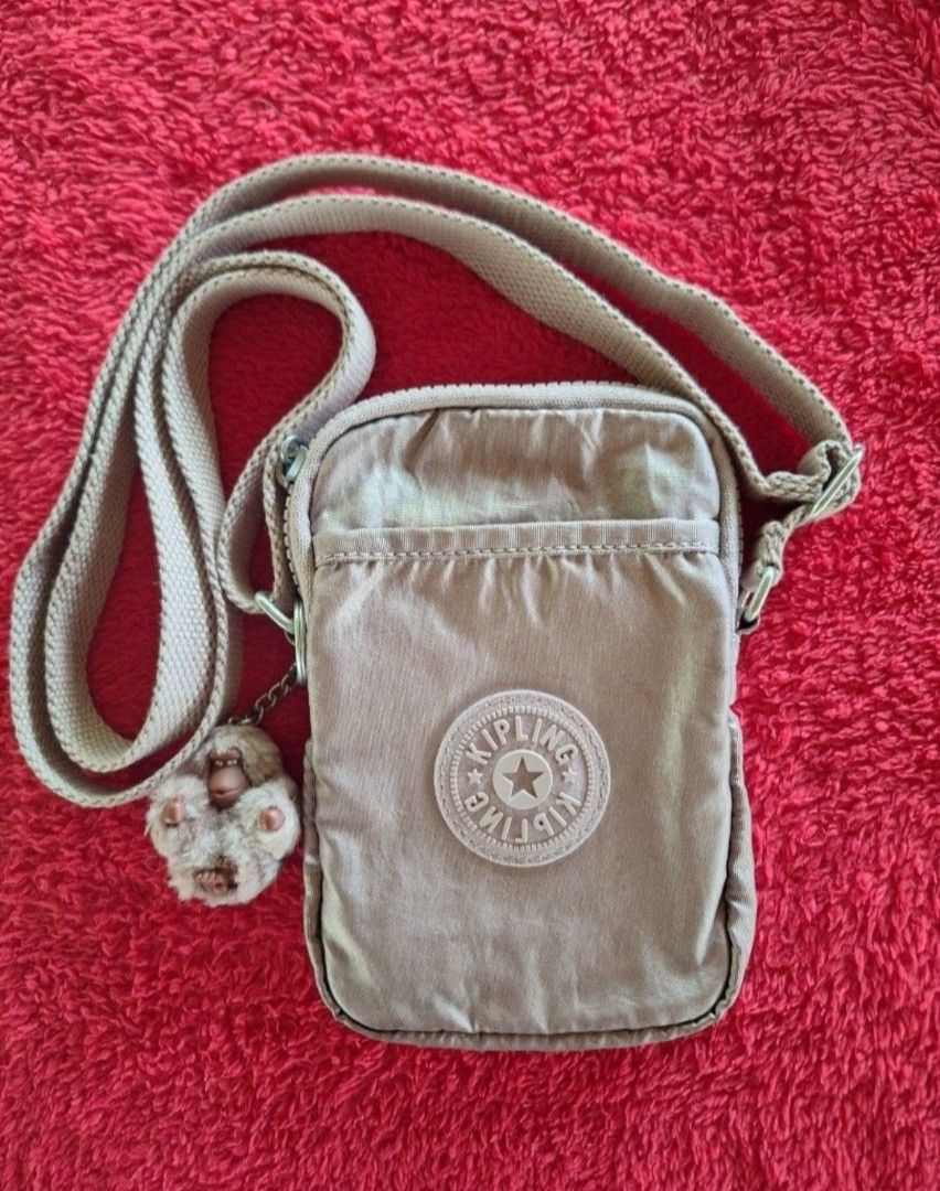 KIPLING CROSS BODY BAG/PHONE BAG (Category: Cross-body Bags) located in Batac City. Submitted by thedecluttrcat.in (Listing ID 1389512519, Image 1). Description: KIPLING Phone Bag Hazelnut Metallic Original Malinis ang loob at labas May inner and outer pocket From US Pwede din for bills and coins 800 pesos only Price is fixed plus sf Payment thru GCASH. Payment first before I send the item. No to COD/COP Shipping fee will be shouldered by the buy