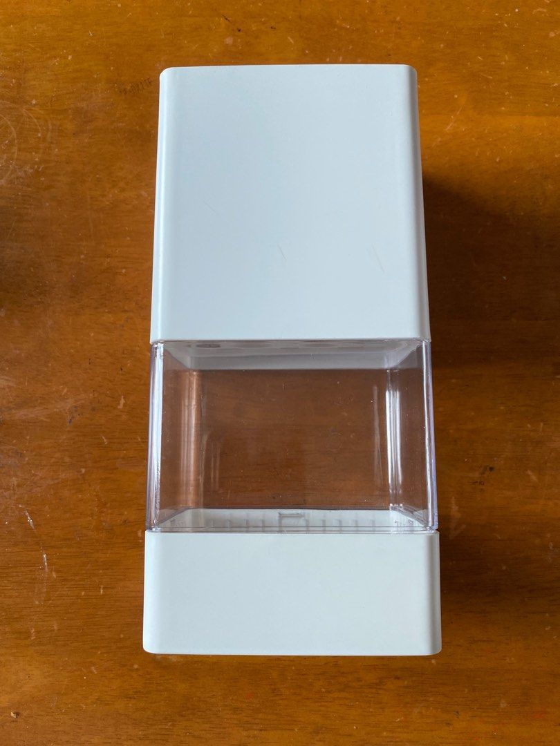 Makeup Brushes Storage & Dryer (Category: Makeup) located in Taguig. Submitted by maly01_ (Listing ID 1389554804, Image 2). Description: - no issue - has ventilation openings (see photos) - fits 12 brushes (different sizes) dm for inquiries :).
