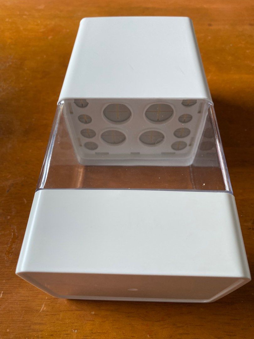 Makeup Brushes Storage & Dryer (Category: Makeup) located in Taguig. Submitted by maly01_ (Listing ID 1389554804, Image 3). Description: - no issue - has ventilation openings (see photos) - fits 12 brushes (different sizes) dm for inquiries :).