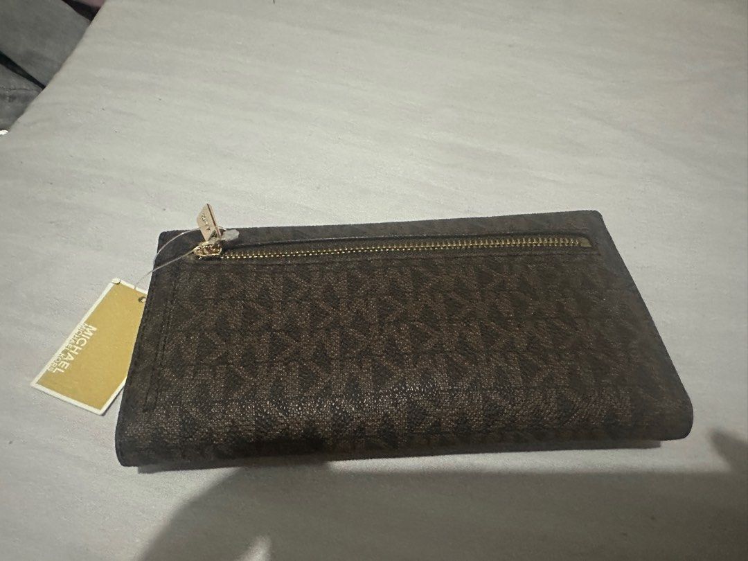 Michael Kors Wallet (Category: Luxury Bags & Wallets) located in Manila. Submitted by paolaroxas (Listing ID 1389589523, Image 2). Description: .