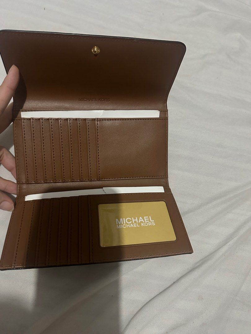 Michael Kors Wallet (Category: Luxury Bags & Wallets) located in Manila. Submitted by paolaroxas (Listing ID 1389589523, Image 3). Description: .