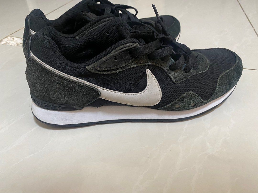Nike shoes 11.5 (Category: Sneakers) located in Cebu City. Submitted by VIP888 (Listing ID 1389619211, Image 3). Description: Nike shoes for 1200 CN ship via lbc or jrs Original size 11.5 .