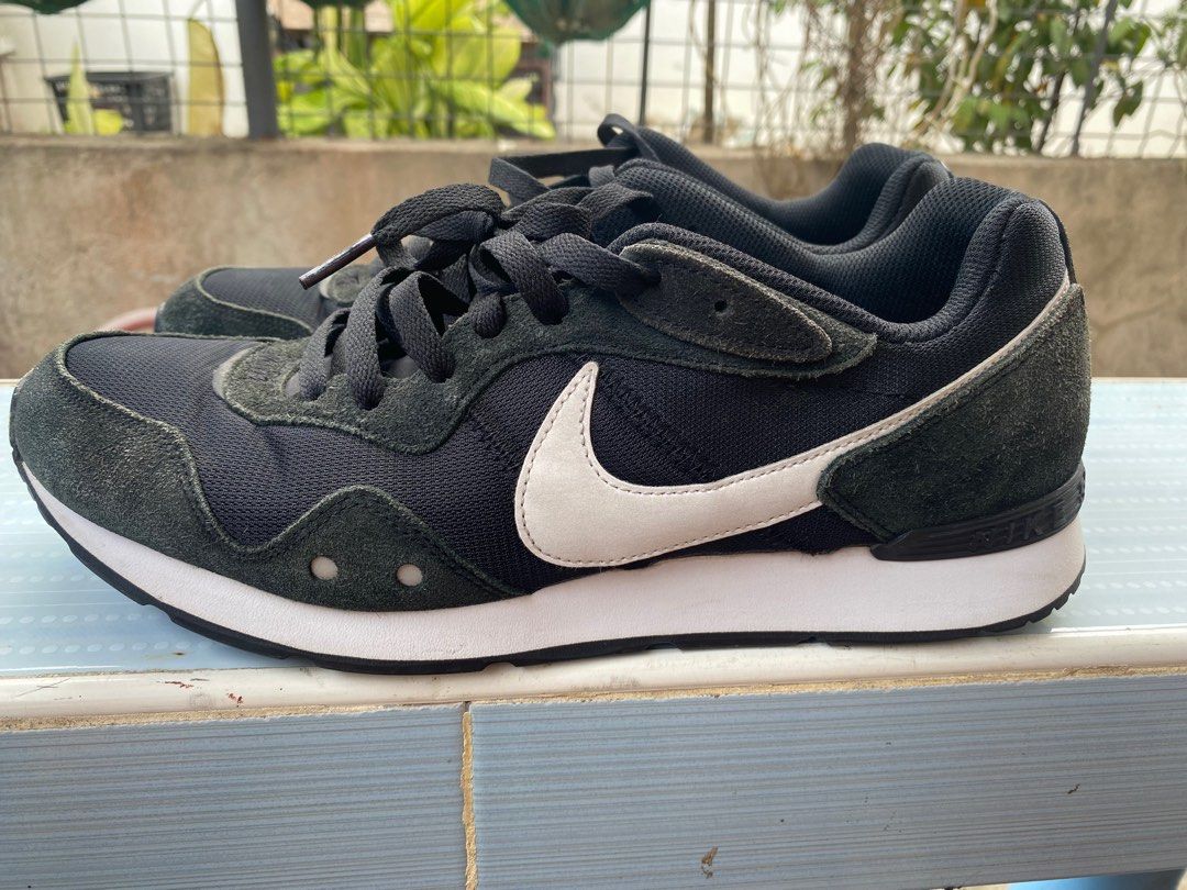 Nike shoes 11.5 (Category: Sneakers) located in Cebu City. Submitted by VIP888 (Listing ID 1389619211, Image 2). Description: Nike shoes for 1200 CN ship via lbc or jrs Original size 11.5 .