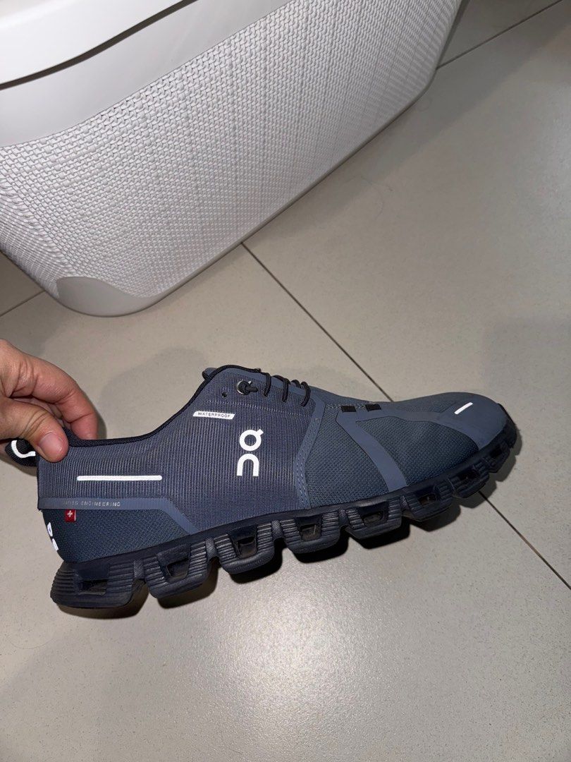 On cloud 5 waterproof (men’s) (Category: Sneakers) located in Mandaluyong City. Submitted by margabell (Listing ID 1389569897, Image 3). Description: Barely used. Authentic. Purchased in Hong Kong..