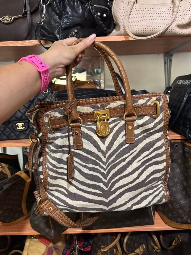 Preowned mk zebra print two way hamilton (Category: Luxury Bags & Wallets) located in Binan City. Submitted by maharlikasonlineshop (Listing ID 1389513834, Image 1). Description: Preowned mk zebra print two way hamilton.