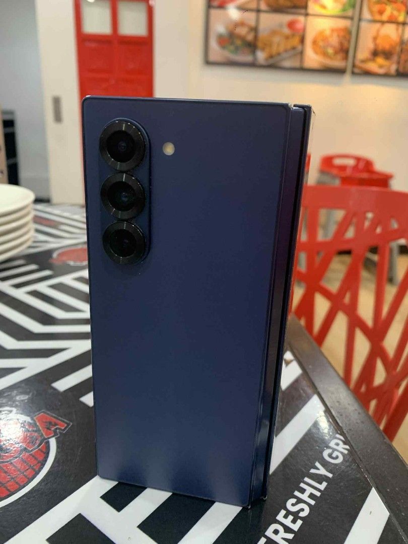 samsung galaxy fold 6 256 gb (Category: Samsung) located in Mandaluyong City. Submitted by light36 (Listing ID 1389502472, Image 3). Description: complete with box 255 gb NTC openline open for swaping just add for lower unit.