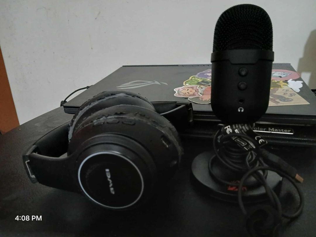 Streaming & Gaming Bundle – Redragon Mic + Awei Headset (Good Condition!) (Category: Headphones & Headsets) located in Makati City. Submitted by sellaton3000 (Listing ID 1389576047, Image 1). Description: “Bundle deal": Redragon GM303 + Awei A200BL, both in good condition Works clear and ready to use." Payment Options: Gcash GoTyme Cash Delivery Options: Lalamove LBC Meetup (Within Metro Manila) *Note: Headphone leather is tearing off.