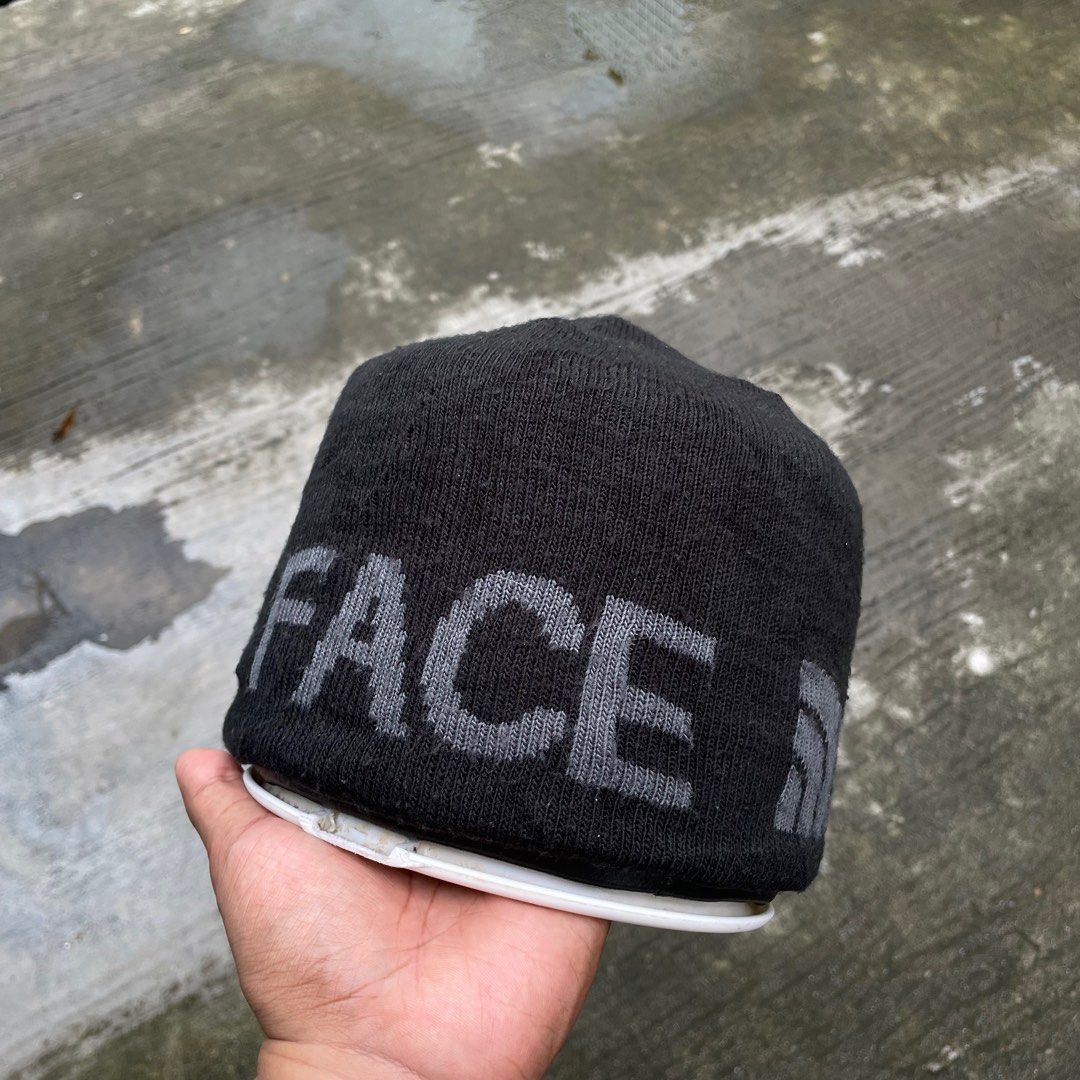 Tnf beanie reversable (Category: Activewear) located in Tarlac. Submitted by thrift2tarlac (Listing ID 1389566360, Image 3). Description: Authentic legit fresh from us box 🫶🏻.