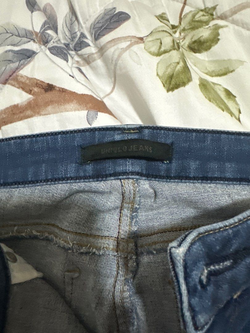 Uniqlo skinny jeans (Category: Jeans) located in Makati City. Submitted by jamfab11 (Listing ID 1389626713, Image 2). Description: Size 29 fits medium to large 73.5cm.