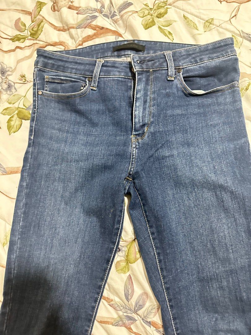 Uniqlo skinny jeans (Category: Jeans) located in Makati City. Submitted by jamfab11 (Listing ID 1389626713, Image 1). Description: Size 29 fits medium to large 73.5cm.