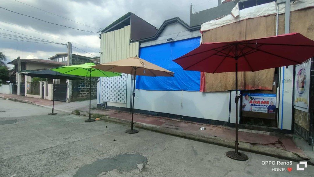 vb Patio umbrella (Category: Umbrellas) located in Manila. Submitted by dolorchris69891 (Listing ID 1389585087, Image 2). Description: PATIO UMBRELLA (new) 2150 🎨khaki 🎨green 🎨red.