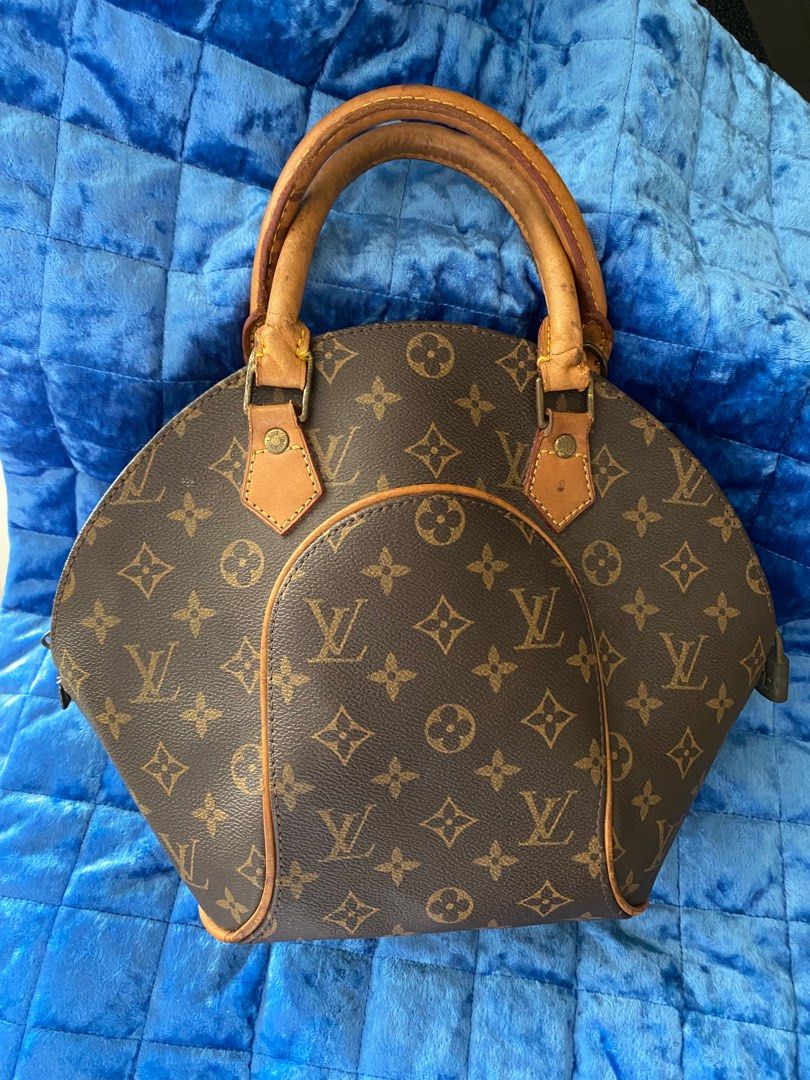 LOUIS VUITTON ELLIPSE MONOGRAM PM VINTAGE (Category: Luxury Bags & Wallets) located in Makati City. Submitted by celebrityauctions (Listing ID 1389492446, Image 1). Description: This is a Louis Vuitton Ellipse Monogram handbag heavily used but no missing part n still strong. Heavily used and there is no serial number. Very clean iinterior. Description: Shape: The bag features a distinctive elliptical or dome-shaped silhouette. Material: It is cra
