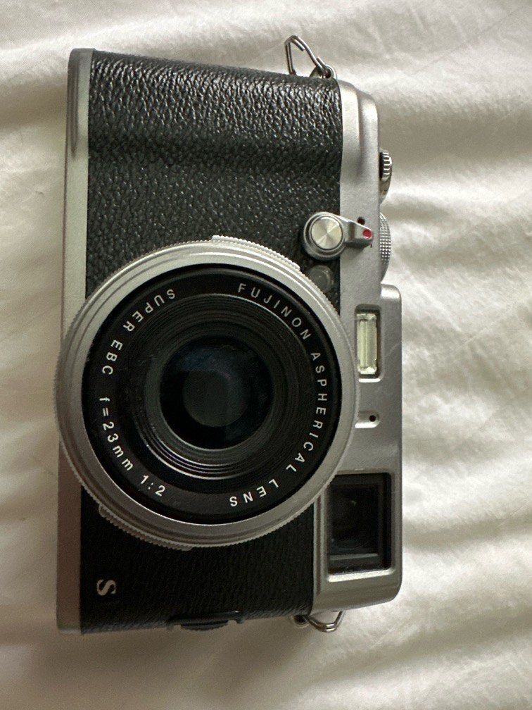 X100s with wide lens (Category: Cameras) located in Murcia. Submitted by simplifyingme (Listing ID 1389512364, Image 1). Description: .
