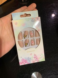 由 clothes.sell (刊登 ID 1384577102，圖片 1) 提交，位於 的 (類別：)，說明：。