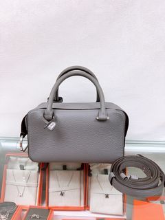 （分類：）位於 。 由 heras.luxury 提交（商品編號 1384571189，圖片 1）。簡介： 。