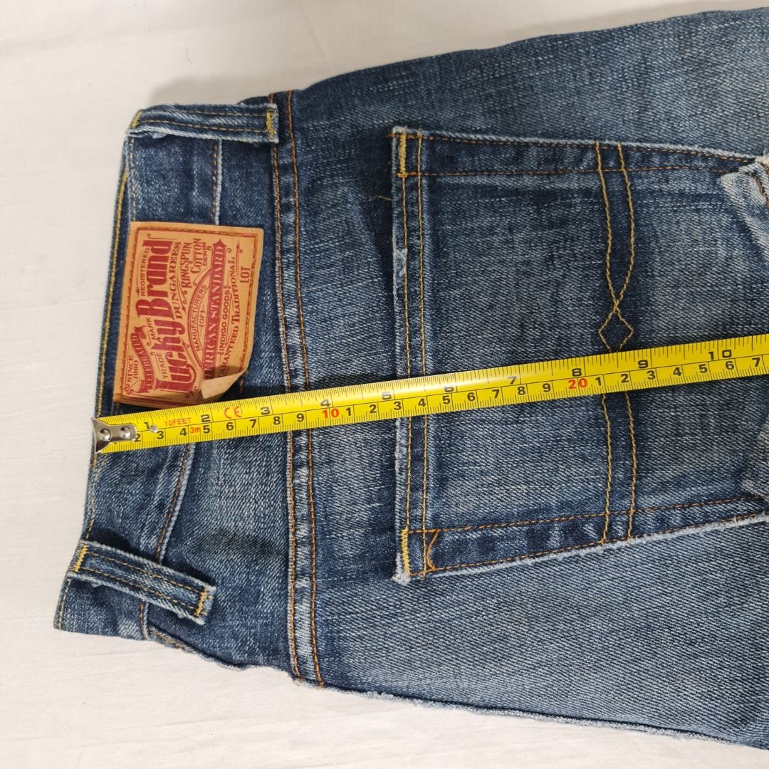 * * Lucky Brand - Declutter Sale 002 * * (Category: Jeans) located in Quezon City. Submitted by jkr_kenshin (Listing ID 1384555732, Image 3). Description: Pre Loved Authentic Lucky Brand Item is used. Boxed and stored for a year Size is posted in the picture ______________________________ Blue / Jeans / Vintage Vintage Straight Made in USA US 33 ______________________________ R E A D C A R E F U L L Y First to pay get the item Pay within 24hrs No