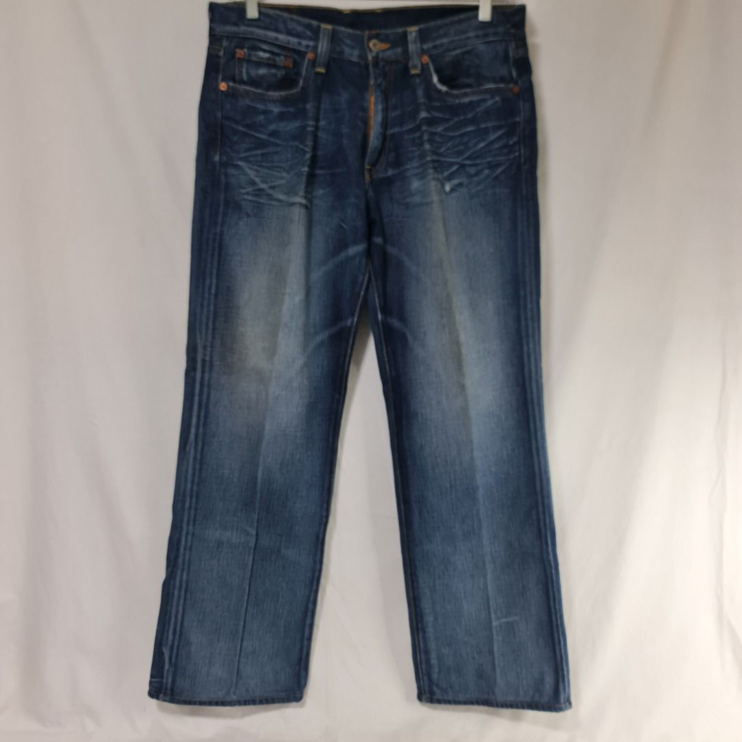 * * Lucky Brand - Declutter Sale 002 * * (Category: Jeans) located in Quezon City. Submitted by jkr_kenshin (Listing ID 1384555732, Image 1). Description: Pre Loved Authentic Lucky Brand Item is used. Boxed and stored for a year Size is posted in the picture ______________________________ Blue / Jeans / Vintage Vintage Straight Made in USA US 33 ______________________________ R E A D C A R E F U L L Y First to pay get the item Pay within 24hrs No