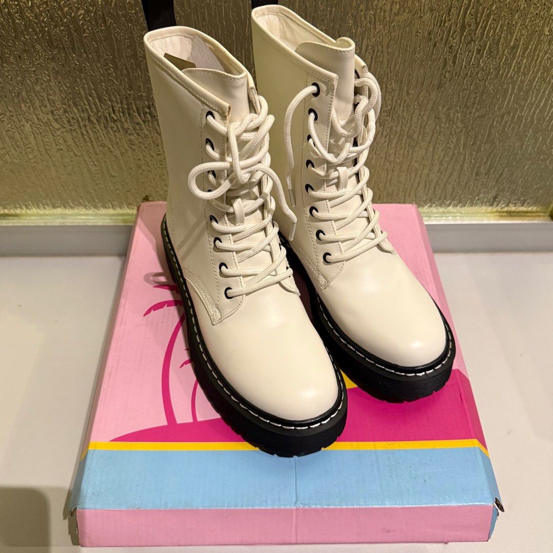 𝙉𝙀𝙒 Milliot Co Barbie White Big Debut Rounded Toe Boots Winter Sepatu  Wanita