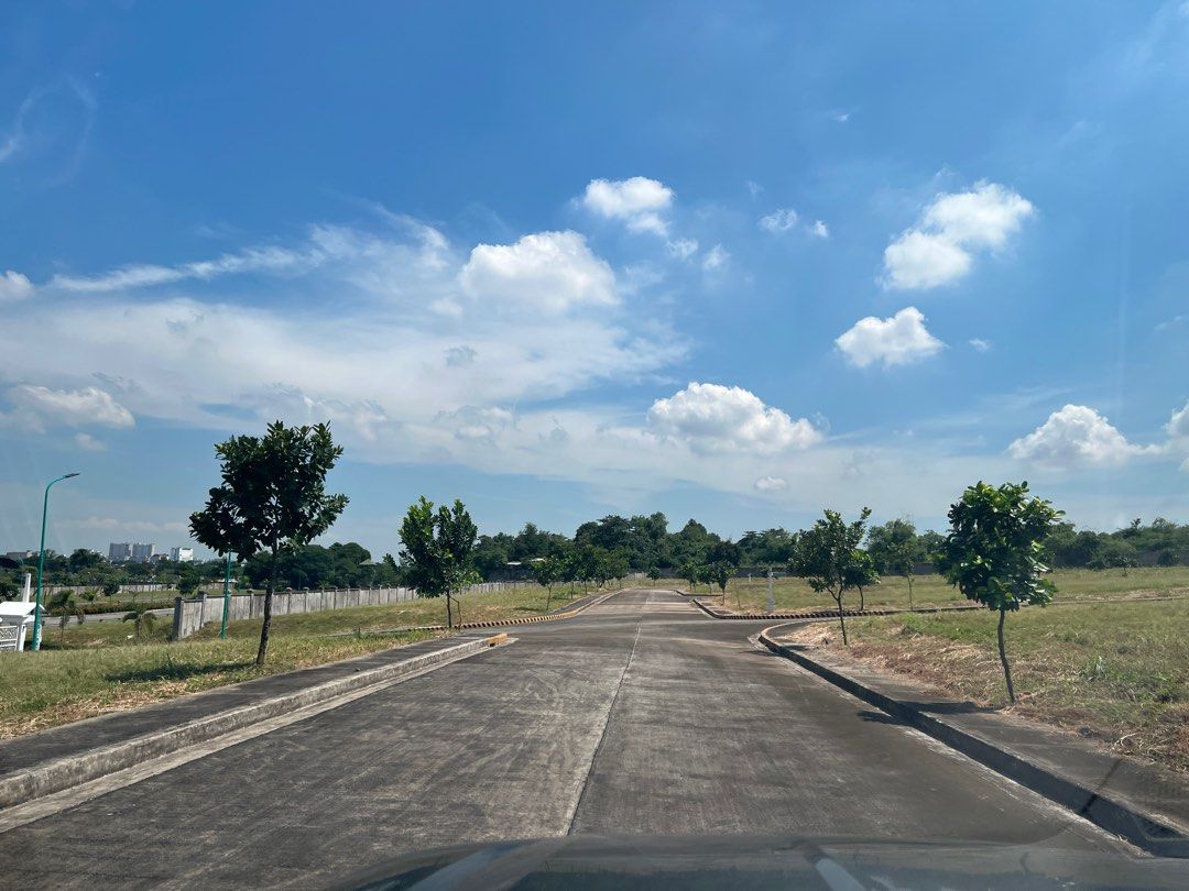 Acropolis Loyola Upper part beside Ayala Heights (Category: Lot) located in Taguig. Submitted by brokerhanstaneo_09178038728 (Listing ID 1384489689, Image 1). Description: Acropolis Loyala QC QC title 15 meters frontage Facing SE.
