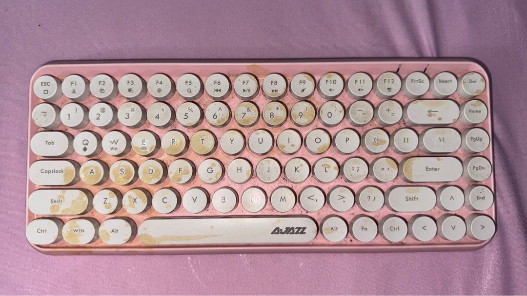 Ajazz Bluetooth Keyboard in Pink (Category: Computer Keyboard) located in Lucena. Submitted by winonuuuuuh (Listing ID 1384568166, Image 1). Description: .
