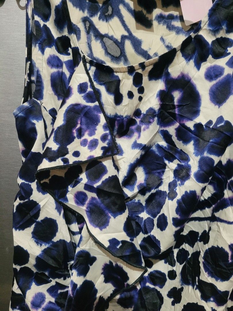 Ann Taylor sleeveless (Category: Blouses) located in Dumaguete. Submitted by GreatFindsForLess_by_Krissy (Listing ID 1384537361, Image 2). Description: preLoved Ann Taylor sleeveless.