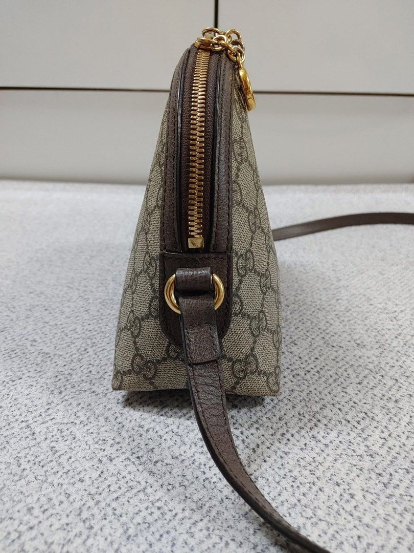 Authentic Gucci Dome Sherry Line crossbody (Category: Luxury Bags & Wallets) located in Quezon City. Submitted by jhaediah (Listing ID 1384445661, Image 3). Description: Sherry Line dome With dustbag and box free pabitbit korea .