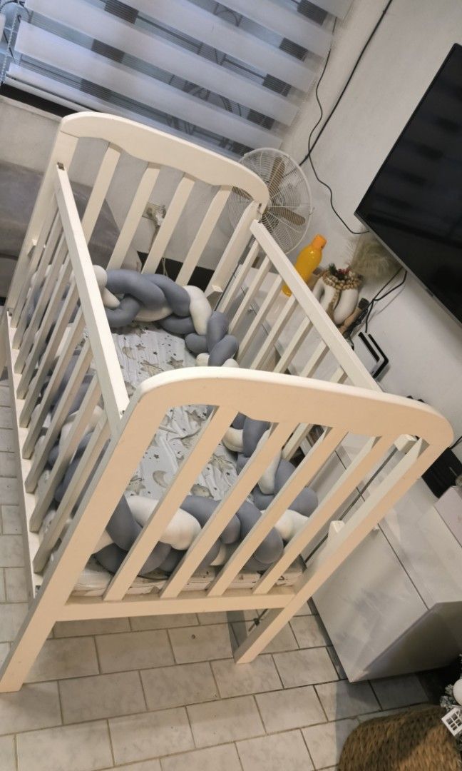 Wooden Baby Crib (White) (Category: Cots & Cribs) located in Pasig City. Submitted by melcarlosl91534 (Listing ID 1384567586, Image 3). Description: Material: Wood Platform height is adjustable One side rail can be lowered down Note: Platform slightly damaged (please check photos).