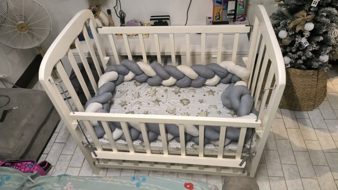 Wooden Baby Crib (White) (Category: Cots & Cribs) located in Pasig City. Submitted by melcarlosl91534 (Listing ID 1384567586, Image 1). Description: Material: Wood Platform height is adjustable One side rail can be lowered down Note: Platform slightly damaged (please check photos).