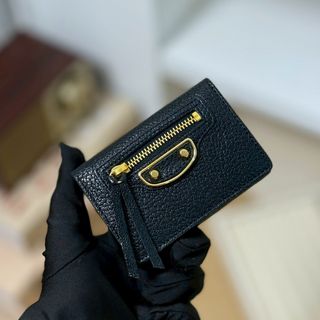 由 theone.boutique.tw (刊登 ID 1384491227，圖片 1) 提交，位於 的 (類別：)，說明：。