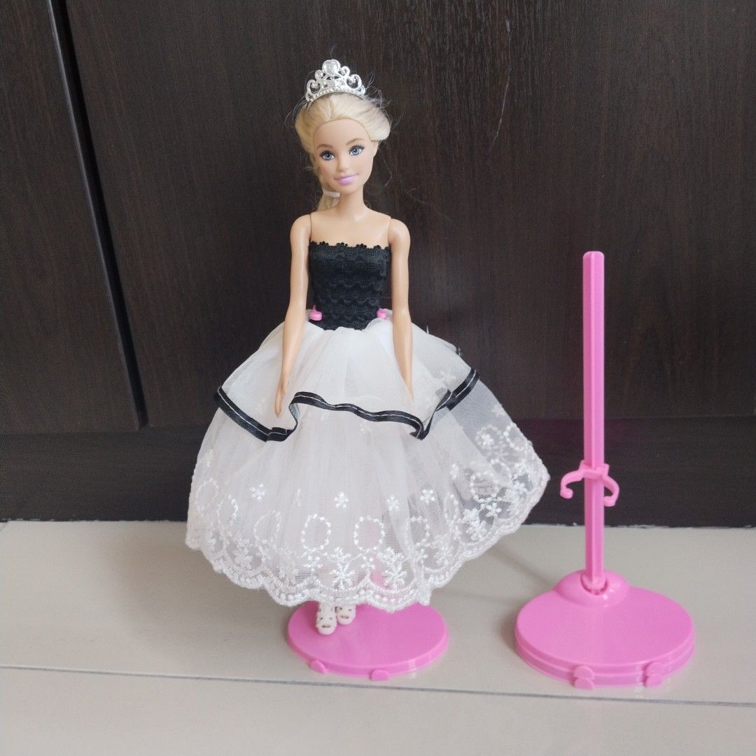 Robe Pour Poupée Barbie - Neuf - La Poupée Et Son Socle Ne Sont PAS Inclus