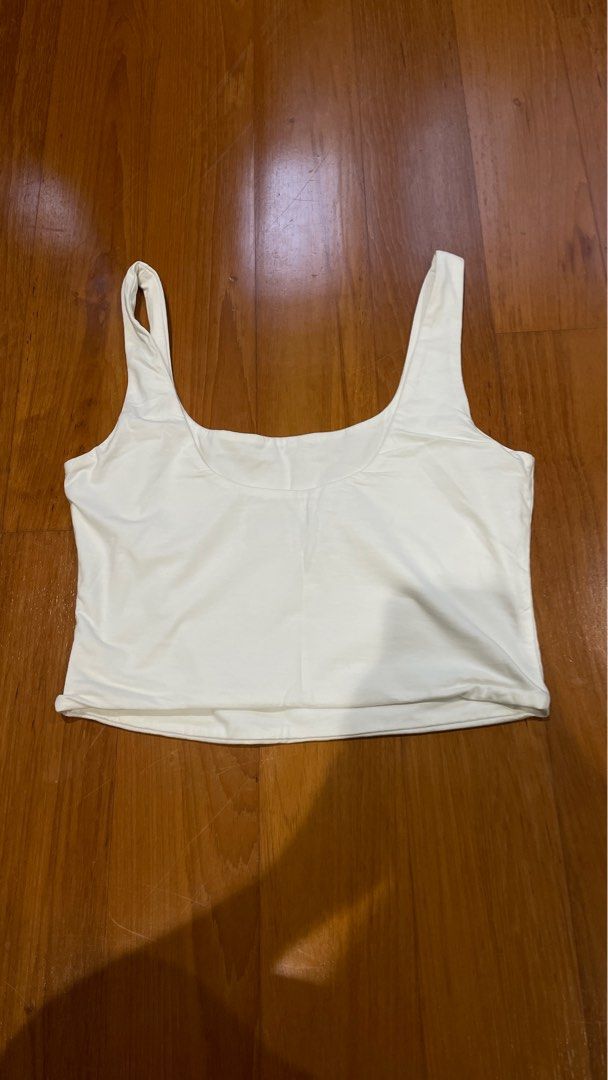 Basic tops (Category: Sleeveless) located in Singapore. Submitted by synxfy (Listing ID 1384480926, Image 2). Description: $10 each! frames 1-4: Love Bonito frames 5-6: Zara.