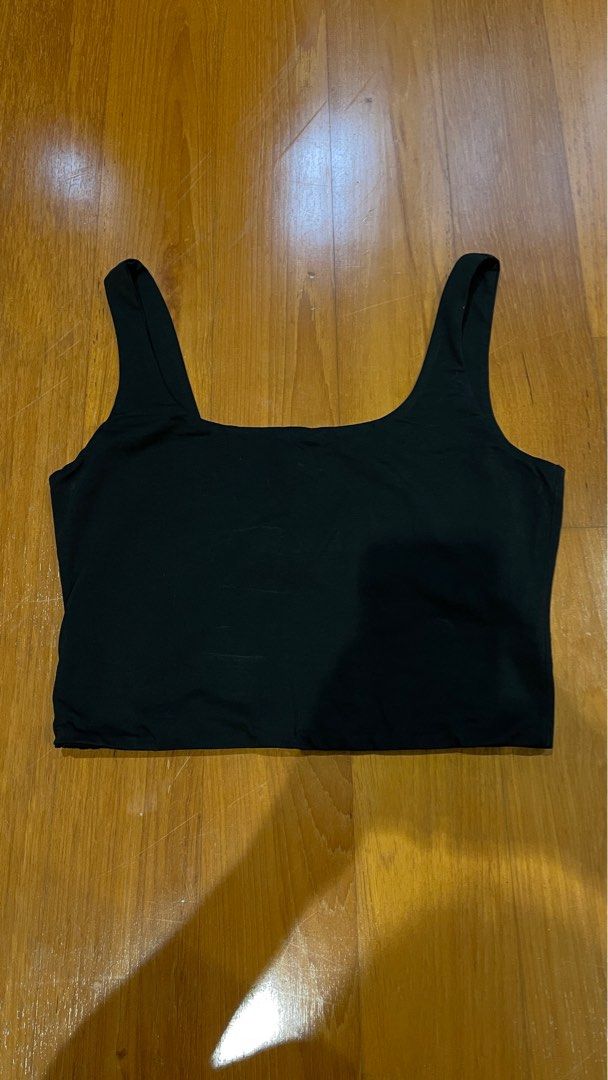 Basic tops (Category: Sleeveless) located in Singapore. Submitted by synxfy (Listing ID 1384480926, Image 3). Description: $10 each! frames 1-4: Love Bonito frames 5-6: Zara.