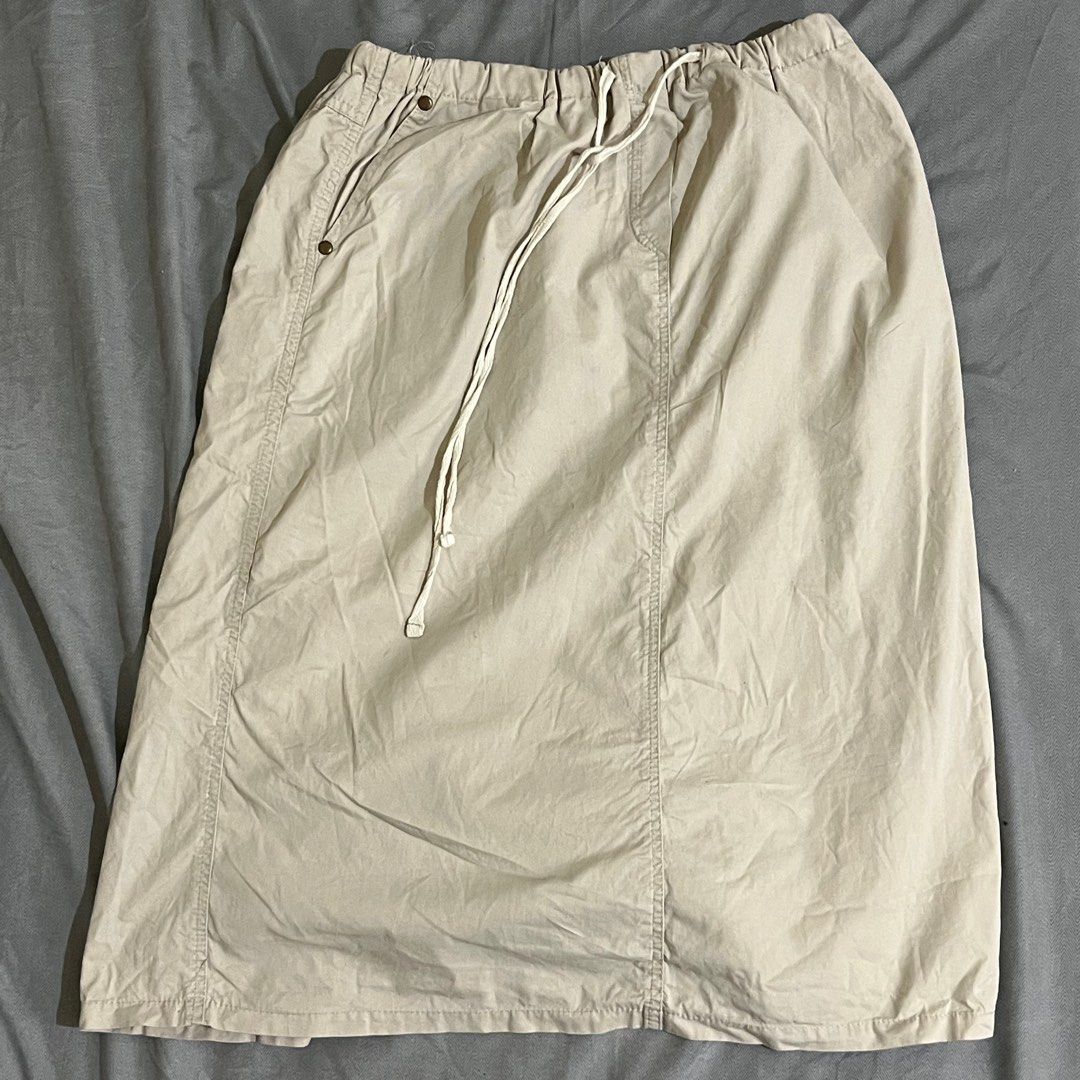 Bella Hadid inspired Cargo Maxi Skirt (Category: Skirts) located in Quezon City. Submitted by bandstrums (Listing ID 1384583358, Image 2). Description: -Bella Hadid/ Acubi Must-haves -Can fit Small-Medium for that over-sized vibe -Khaki brown cargo maxi skirt -waist 28” hips 40” length 25” Tags: Bella Hadid, Maxi Skirt, Cargo, Acubi Fashion, Streetwear, Grunge, Pinterest, y2k, pinterest.