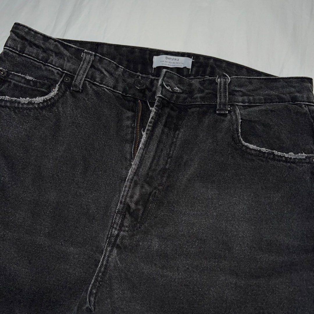 BERSHKA Black Washed Mom Jeans (Category: Jeans) located in Quezon City. Submitted by v.etc (Listing ID 1384581098, Image 3). Description: EUR 38 / USA 6 / MEX 28 Width = approx. 15.5 inches Length = approx. 37 inches.