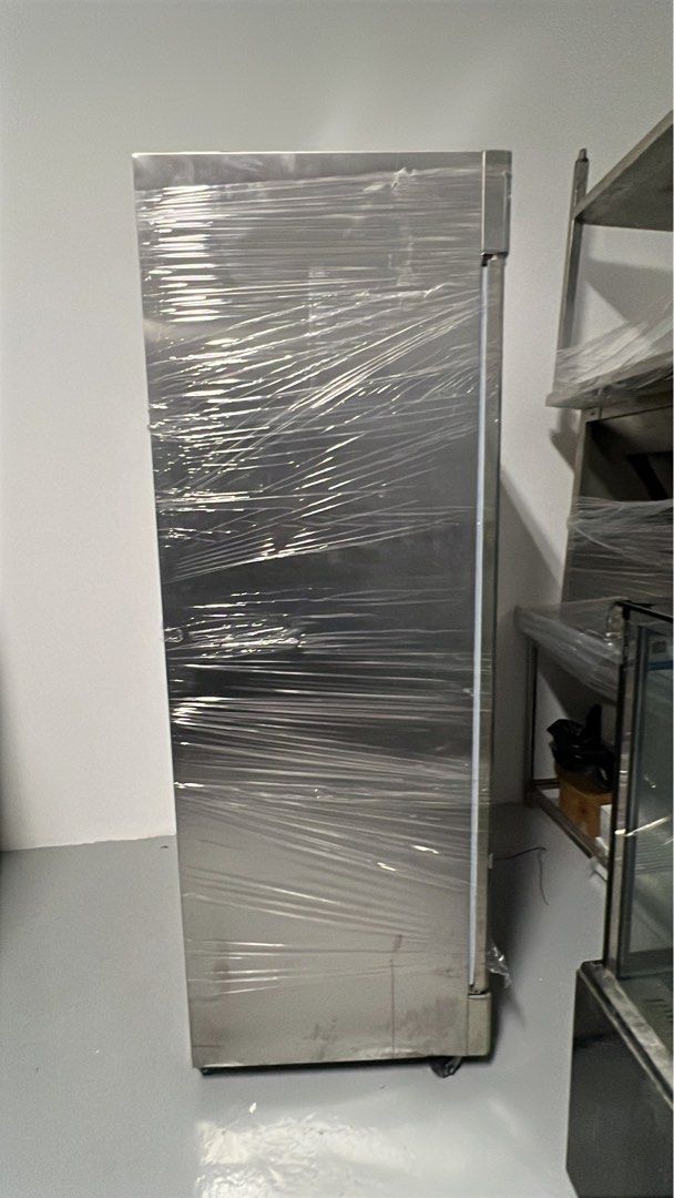 Bread Proofer (Category: Refrigerators & Freezers) located in Singapore. Submitted by desmond8888888 (Listing ID 1384516653, Image 1). Description: This is the bread proofer. never used before or used once or twice. .