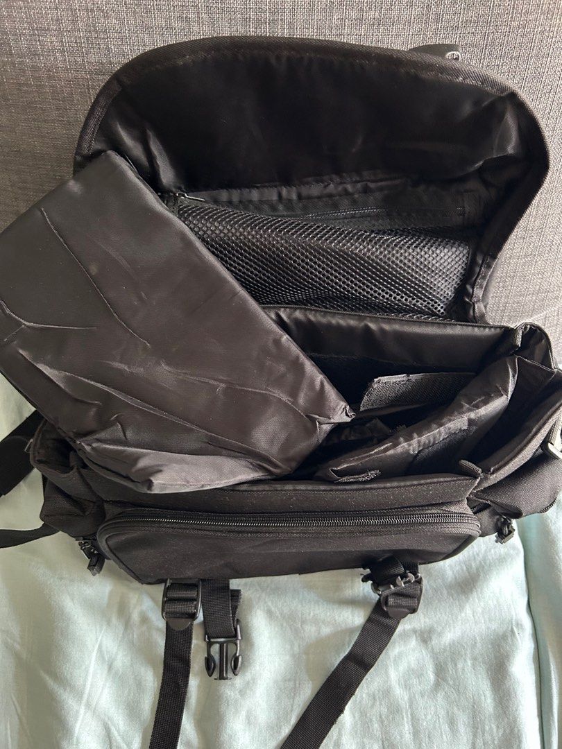 Canon camera bag (Category: Camera Bags & Carriers) located in Calamba. Submitted by chwbcca (Listing ID 1384494340, Image 3). Description: .