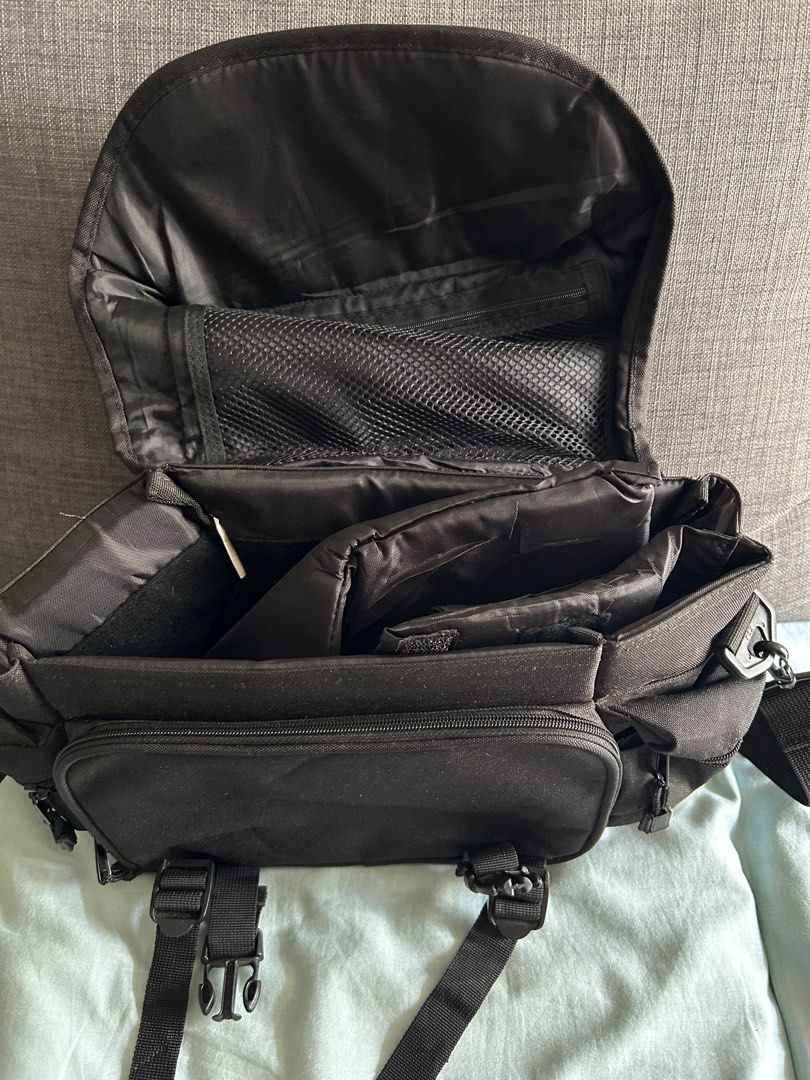 Canon camera bag (Category: Camera Bags & Carriers) located in Calamba. Submitted by chwbcca (Listing ID 1384494340, Image 2). Description: .