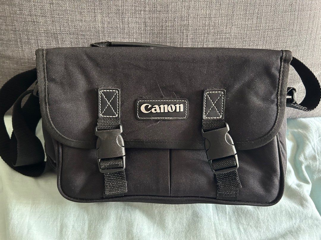 Canon camera bag (preloved) (Category: Camera Bags & Carriers) located in Calamba. Submitted by chwbcca (Listing ID 1384494476, Image 1). Description: .
