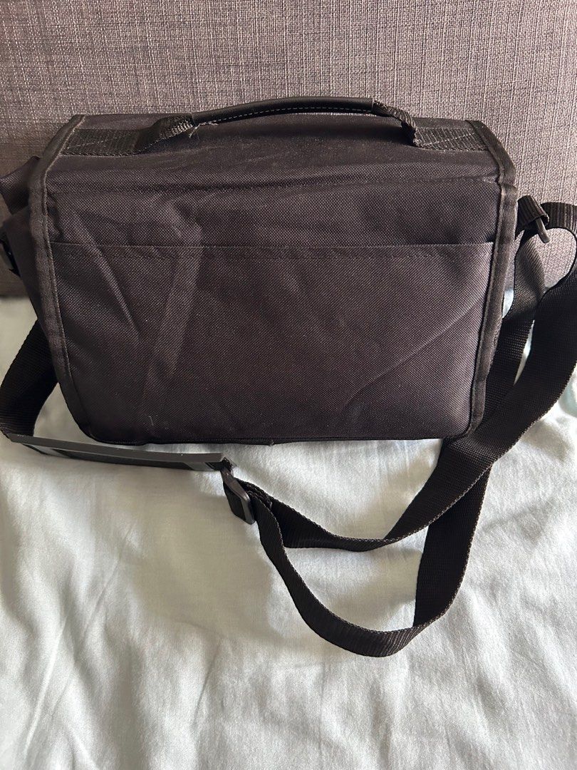 Canon camera bag (preloved) (Category: Camera Bags & Carriers) located in Calamba. Submitted by chwbcca (Listing ID 1384494476, Image 3). Description: .
