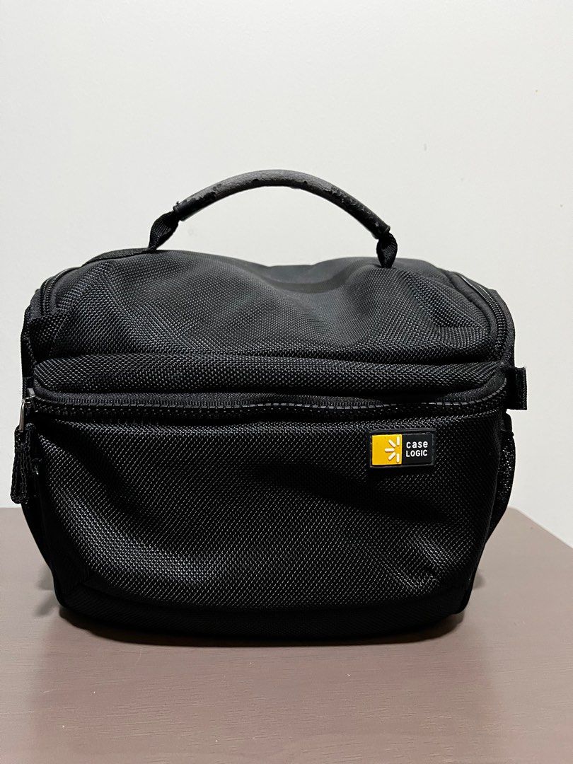 Case Logic Camera Bag (Category: Camera Bags & Carriers) located in Mandaluyong City. Submitted by kiko0304 (Listing ID 1384439020, Image 1). Description: Case Logic Bryker DSLR shoulder bag W Free Lens Cap Color Black Dimensions (LxWxH) 25 x 16 x 18 cm Internal dimensions (LxWxH) 15.5 x 12.5 x 17 cm Weight 0.36 kg Material Polyester Model number 3205255 Model name BRCS-103 .
