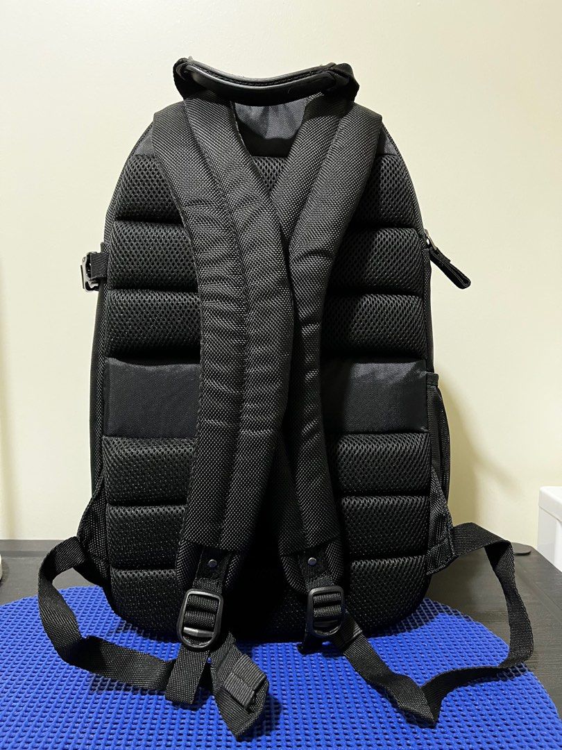 Case Logic Camera Bag (Category: Camera Bags & Carriers) located in Mandaluyong City. Submitted by kiko0304 (Listing ID 1384526465, Image 3). Description: Case Logic Bryker Backpack DSLR small BRBP104 BLACK The Case Logic Bryker medium camera backpack is a modern camera backpack designed to protect a variety of DSLR and drone equipment..