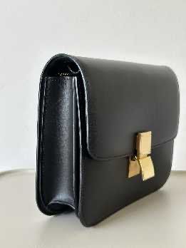 Celine classic box bag (Category: Luxury Bags & Wallets) located in Pasig City. Submitted by luckycrystal.eaefd8 (Listing ID 1384478920, Image 2). Description: Lightly used.