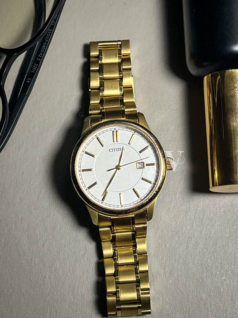 Citizen BI1052-51A (Category: Luxury Watches) located in Quezon City. Submitted by vrwatchclub (Listing ID 1384439848, Image 1). Description: Citizen BI1052-51A has that dressy yet versatile look without breaking the bank. Brand: Citizen (Pre-loved) Model: BI1052-51A Movement: Quartz (Analog) Dial: White, Round Date Window at 3 o’clock Case Width: 40mm Dial Size: ~38mm Glass: Hardlex Crystal Case & Band Color: Gold Case & Band Material: Stainless