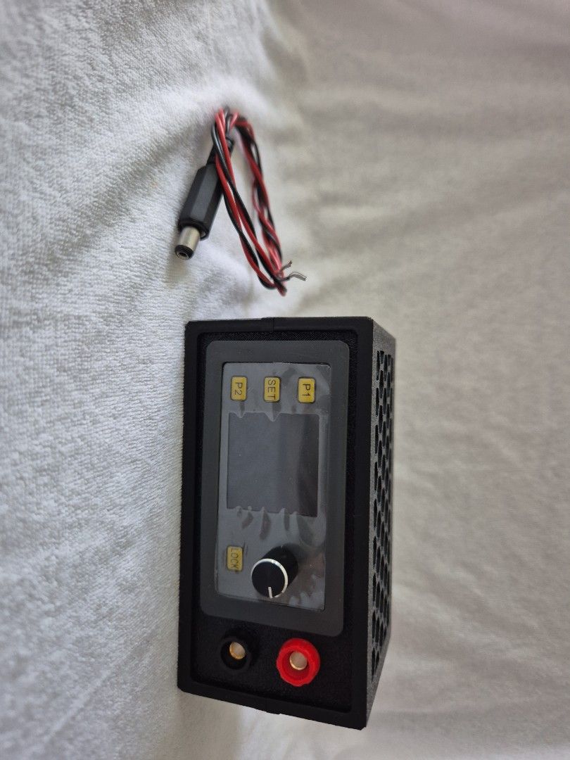 Constant current load (Category: Electrical, Adaptors & Sockets) located in Singapore. Submitted by ck2905 (Listing ID 1384436826, Image 1). Description: Constant current load.
