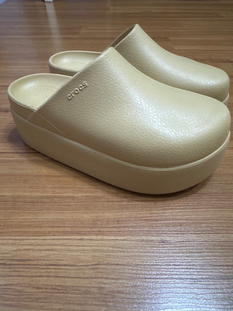 Crocs Dylan Platform Clog - 25CM - US9 (Category: Slippers and slides) located in Makati City. Submitted by frequent.flyer (Listing ID 1384229488, Image 3). Description: • 25CM - Womens US 9 on tag, please measure your feet in CM to be sure • FIRM ON THE PRICE, i will NOT REPLY to lower offers • RFS: wrong size :-( my feet is 26CM (US10) • Authentic from the US • perfect for #Doctors and #Nurses or any healthcare worker • lightweight and waterpro