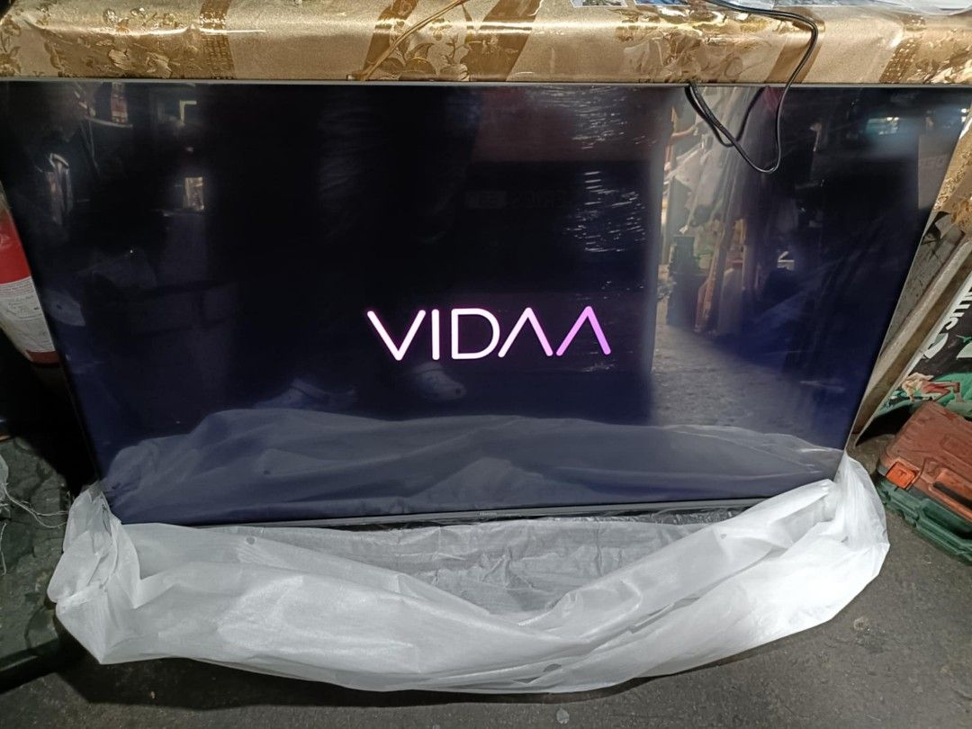 Devant & hisense Smart tv (Category: TV) located in Manila. Submitted by ash.brielle (Listing ID 1384627386, Image 1). Description: Sale‼️ sale‼️ sale ‼️ Brand new smart tv With free wall bracket With warranty and replacement Cash on delivery Test and demo before payment Same day deliver📦 Legit 💯.