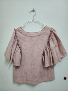(Category: ) located in . Submitted by ching.preloved (Listing ID 1384583206, Image 1). Description: .